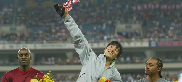 米兰体育直播-热血斗志！球员们的拼搏精神