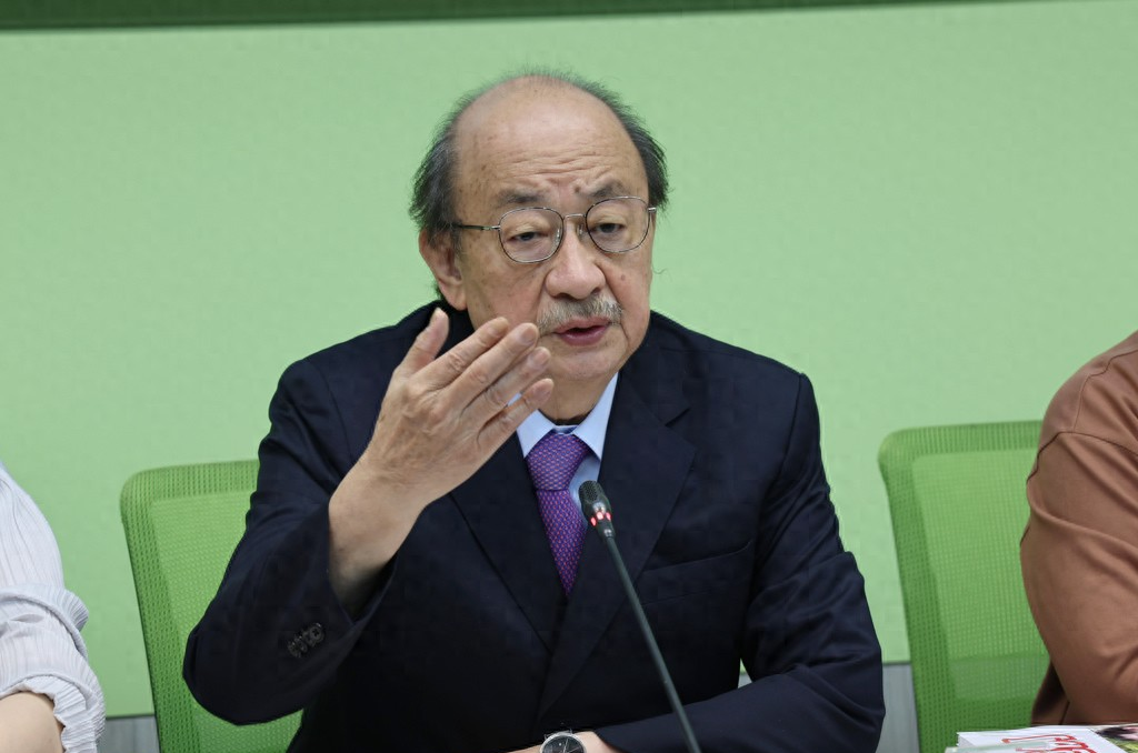 包含阿尔梅里亚队员言论引发争议的词条 包含阿尔梅里亚队员言论引发争议的词条