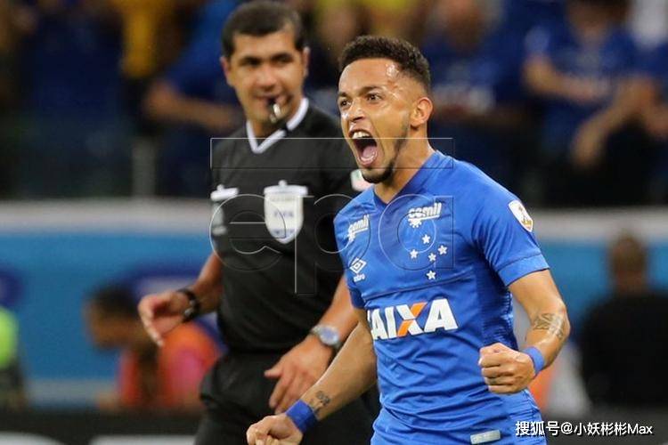 墨西哥足球队在比赛中实现逆转胜利